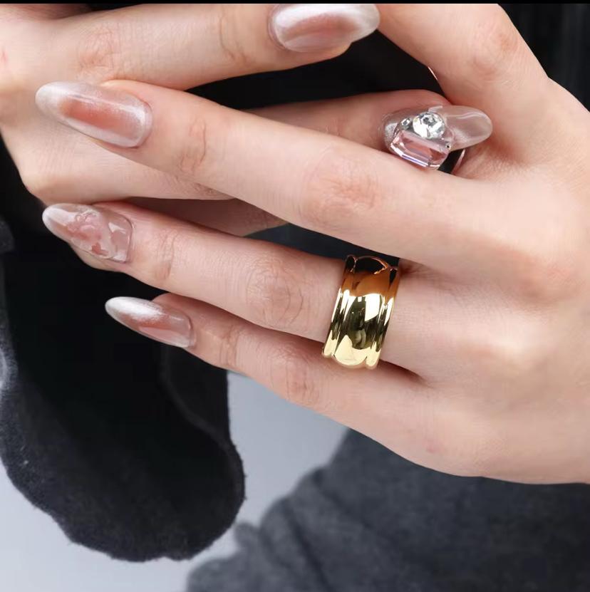 Classic Gold Groove Band Ring-9

Crafted for dura