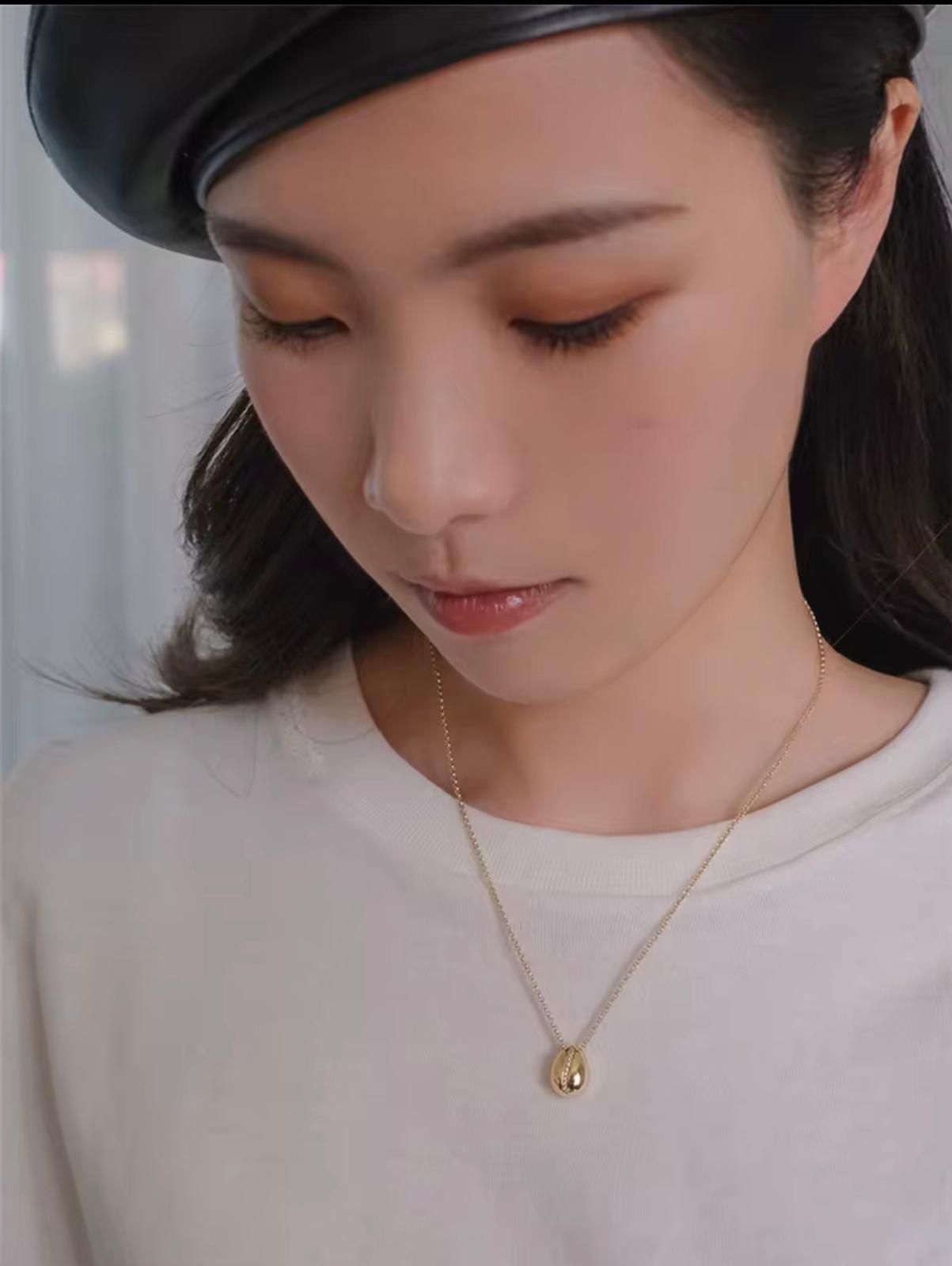 Lia shell pendant necklace-Gold