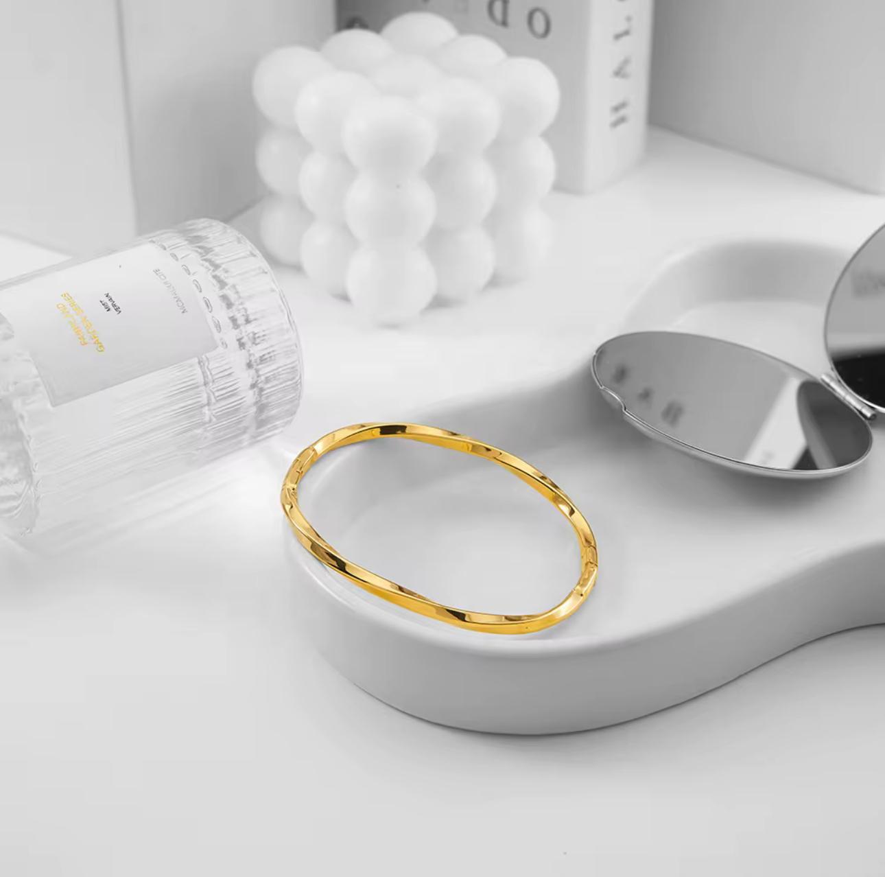Aurea Twist Bangle Bracelet- Gold