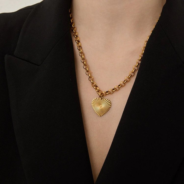 Ribbed Heart of Gold Necklace