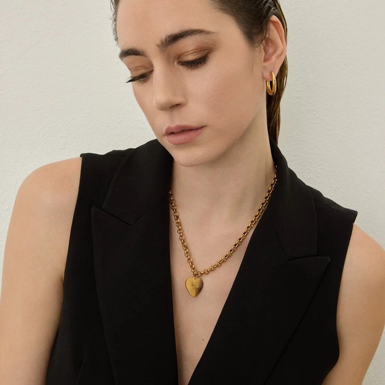 Ribbed Heart of Gold Necklace