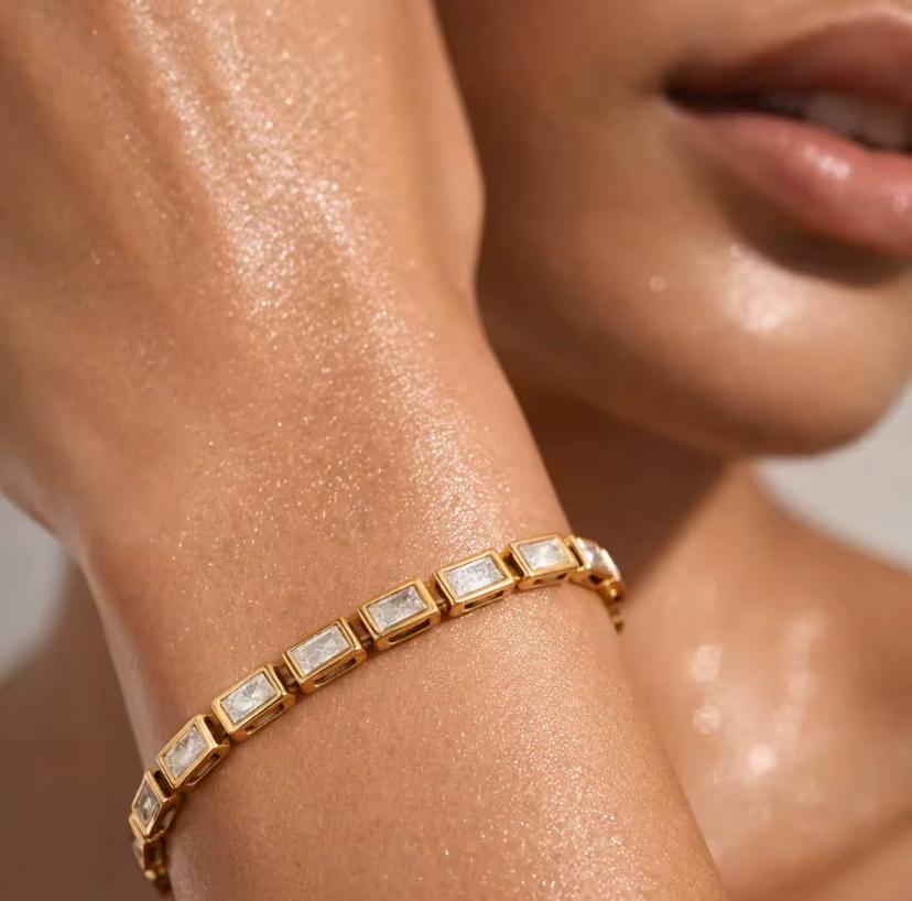 Crystal Link Bracelet Gold