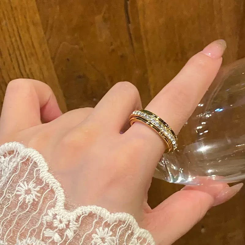 Lovely Channel set band Ring