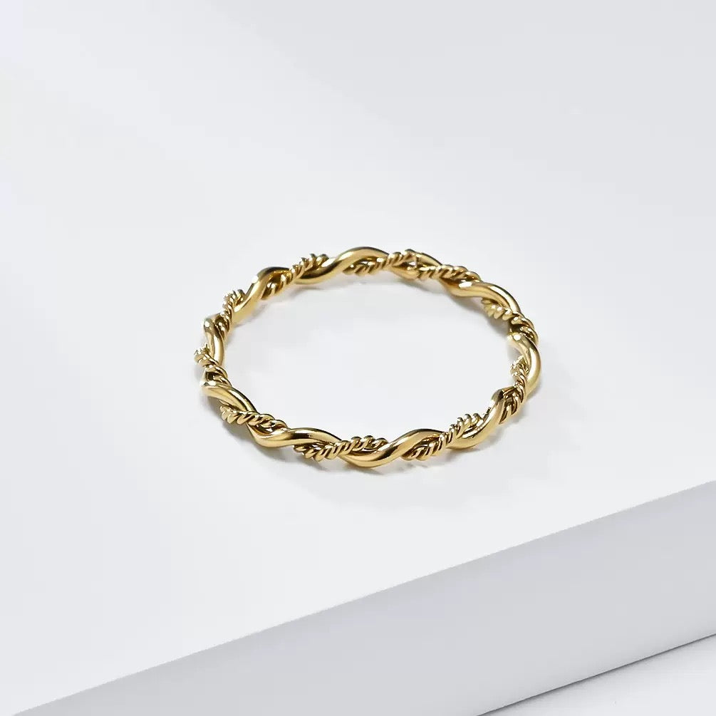 Alia twist ring