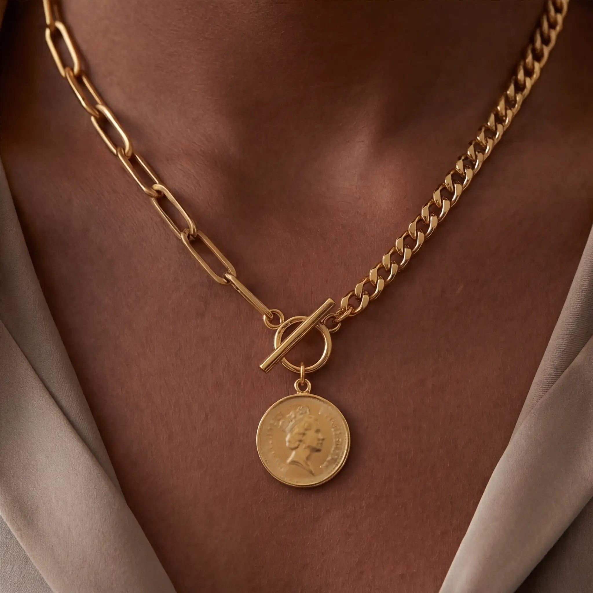 Auréa Medallion Necklace- Gold