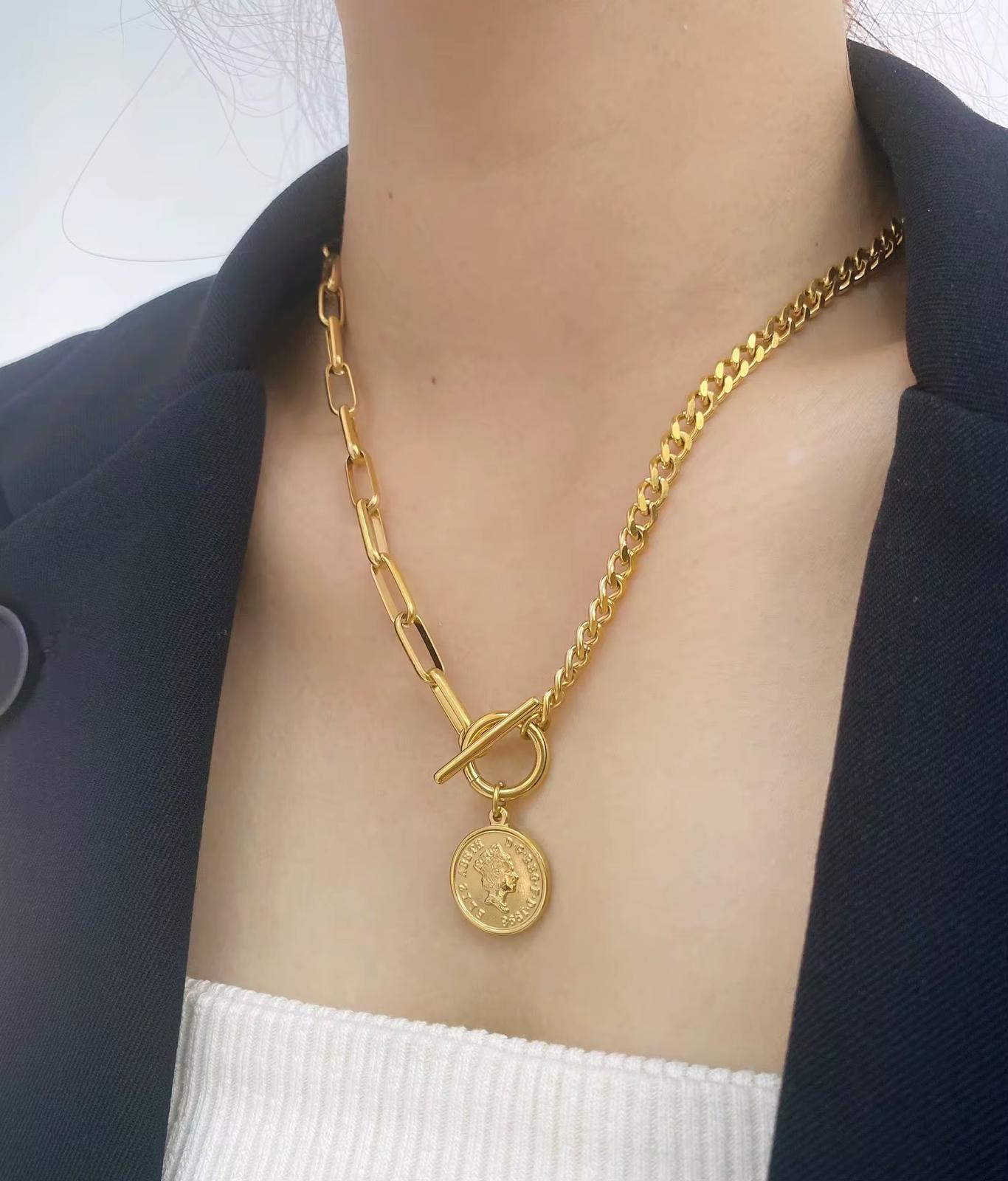Auréa Medallion Necklace- Gold