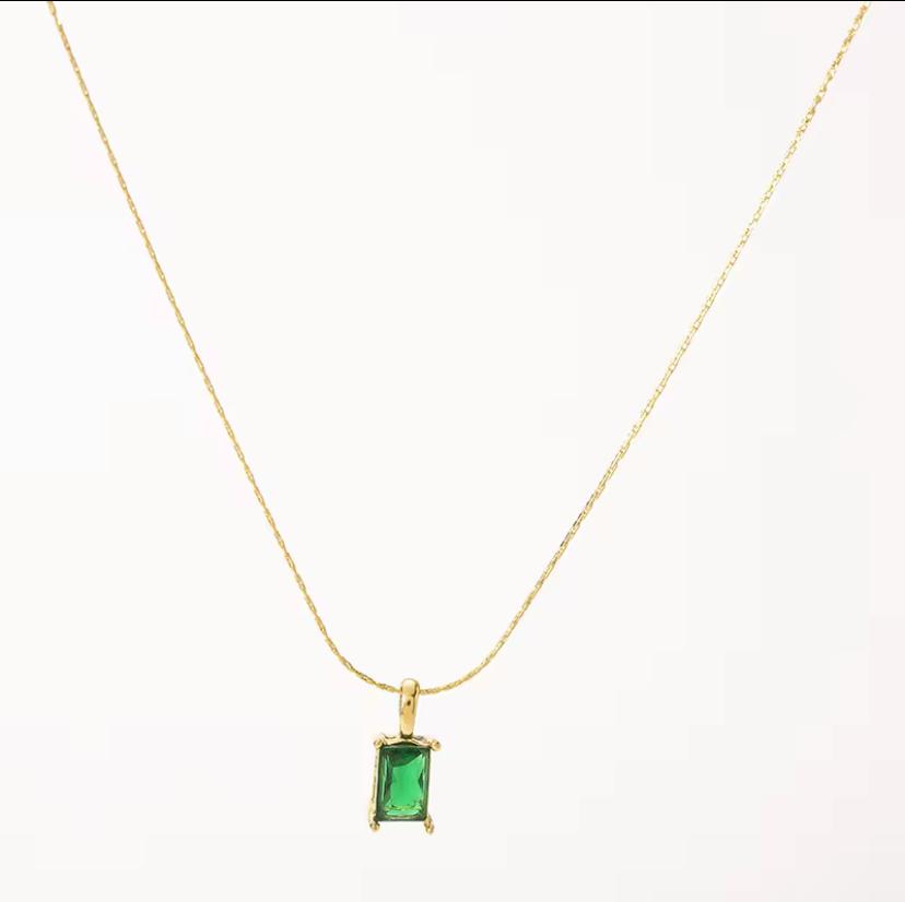 Emerald Glow Pendant Necklace-Go