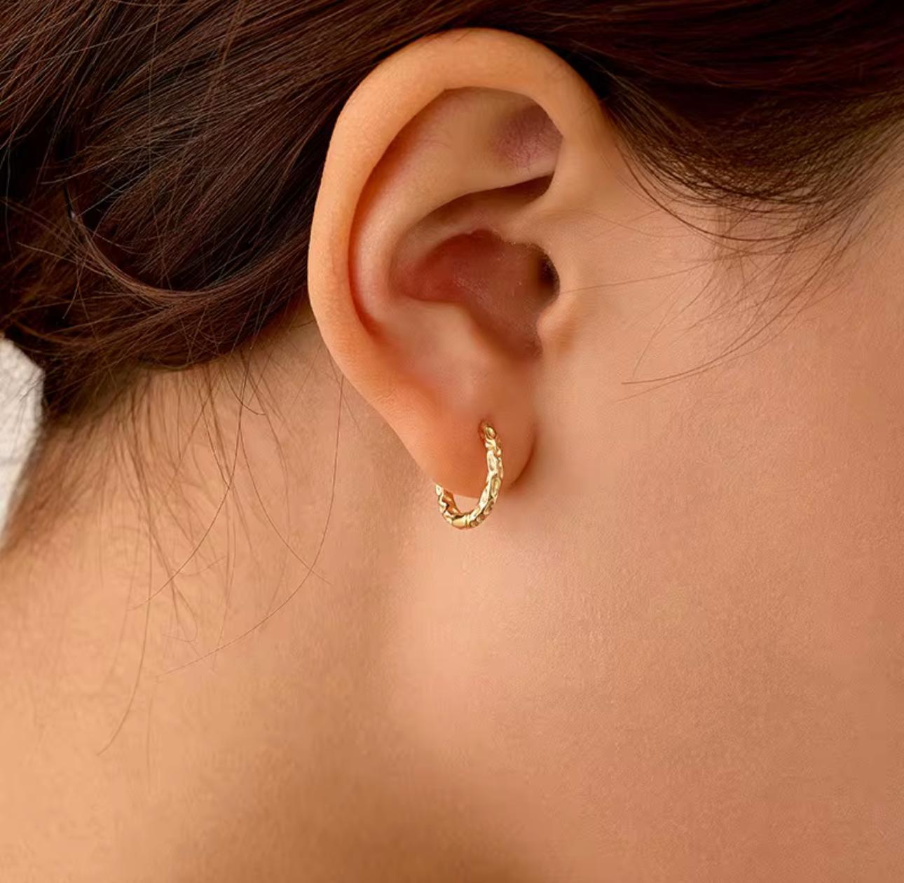 Minimalist Simple Hammered Earring-Gold